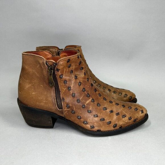 Kanna Booties Women's Size 7 Brown Leather Star Embossed Almond Toe Ankle Boots - Picture 1 of 12
